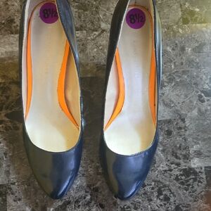 Elegant Dark Blue Pumps